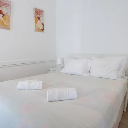 Lovely Apt In Bairro Alto Lisbon Exterior photo