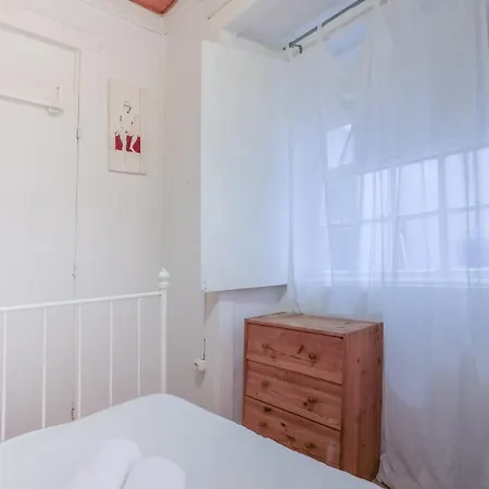 Lovely Apt In Bairro Alto Lisbon Exterior photo